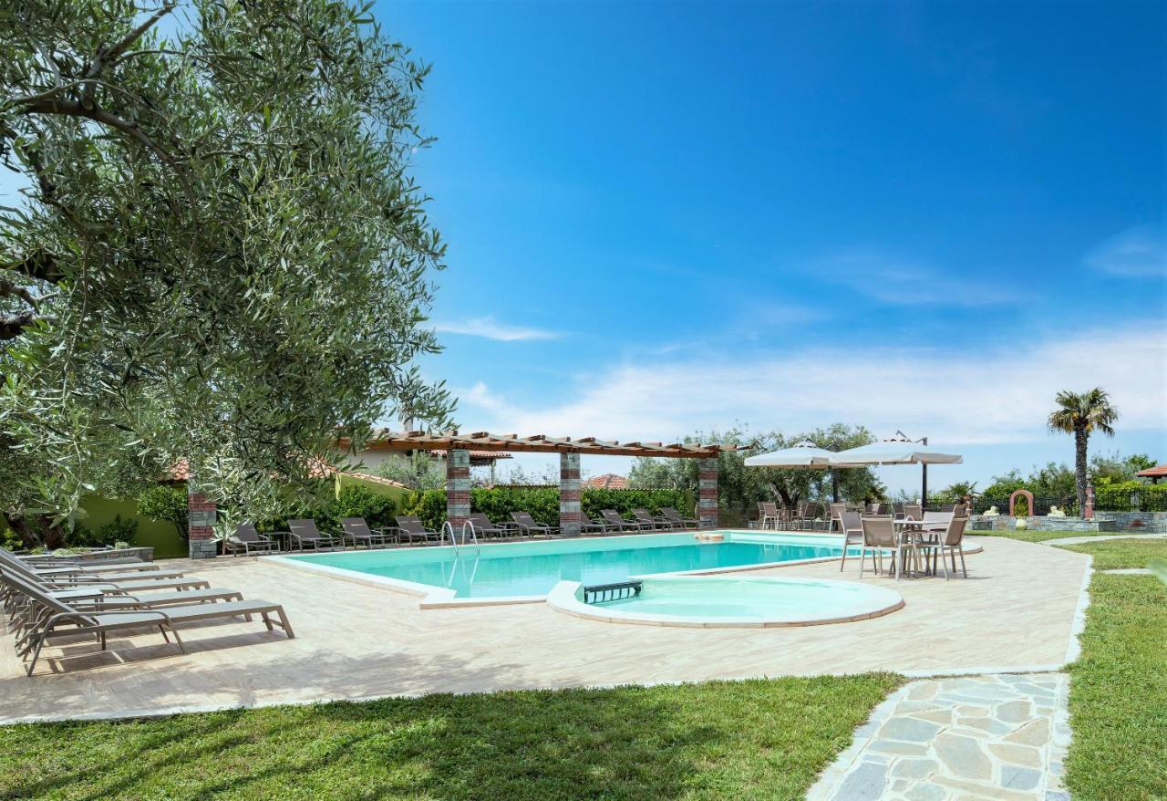 Sunday Resort Gerakini Exterior foto
